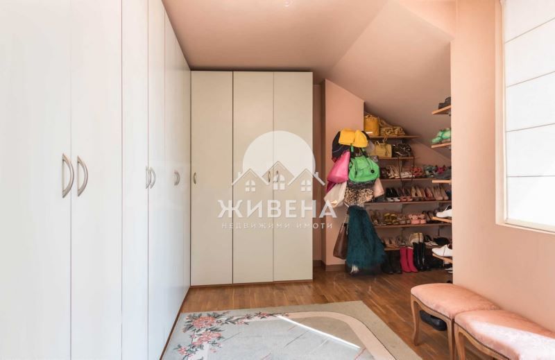 Продава се Къща в Варна, Център - 821 кв.м за 1056 €/кв.м - Снимка #8