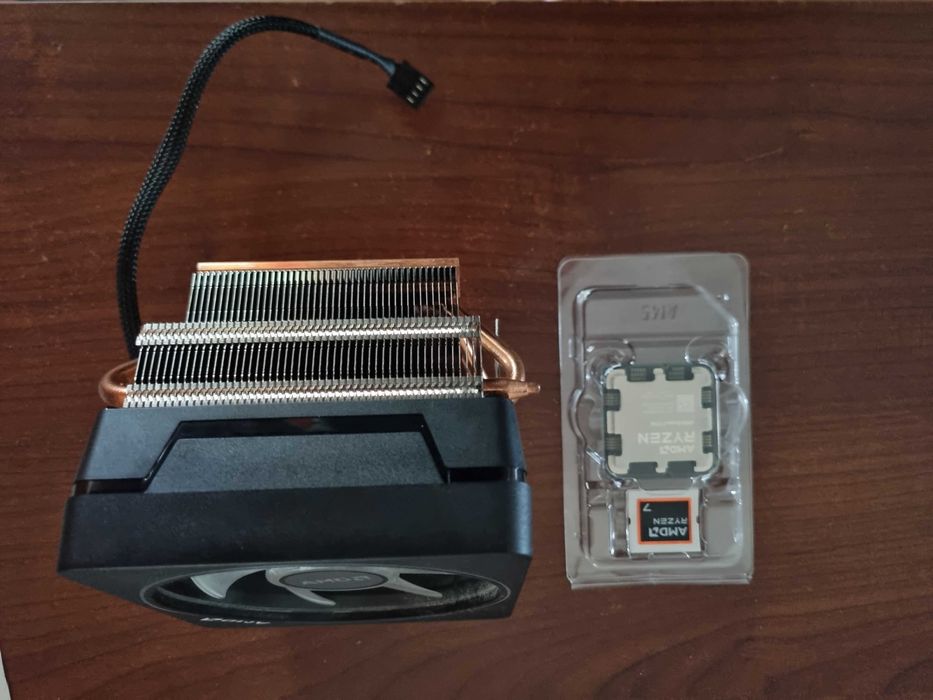Ryzen 7 7700 cu coolerul din pachet