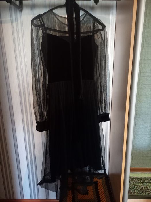 Платье за 4000. Торг есть.