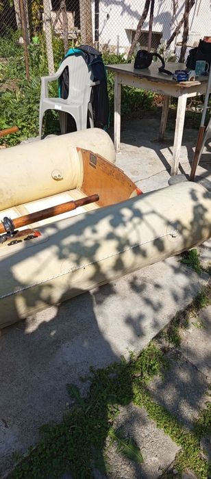 Лодка с твърдо дъно