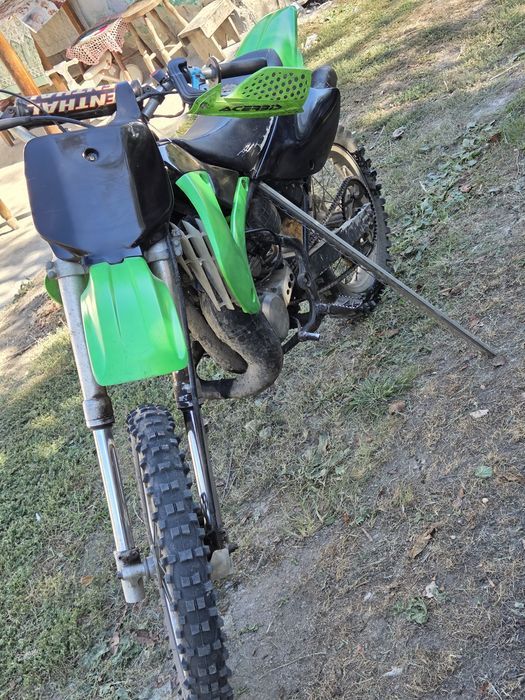 Vînd cross Kawasaki kx 85