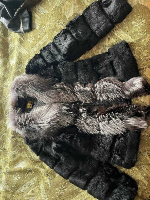 Продаётся роскошная натуральная меховая шубка воротник чернобурка