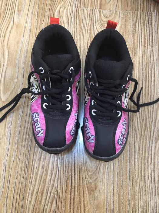 Продаются кроссовки- ролики.