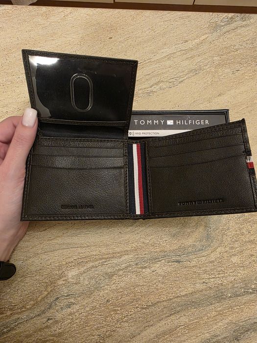 Чисто нов мъжки портфейл Tommy Hilfiger