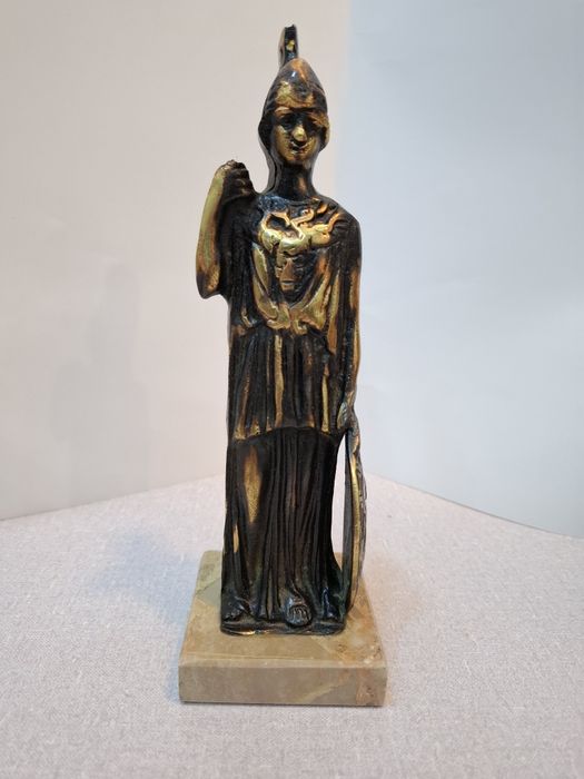 Бронзова лята статуя на Атина