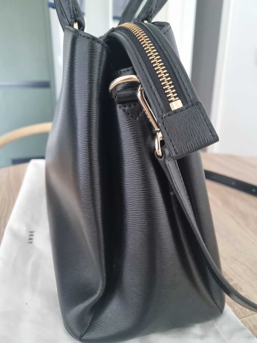 Оригинална кожена чанта DKNY Paige Medium Satchel (Черна)