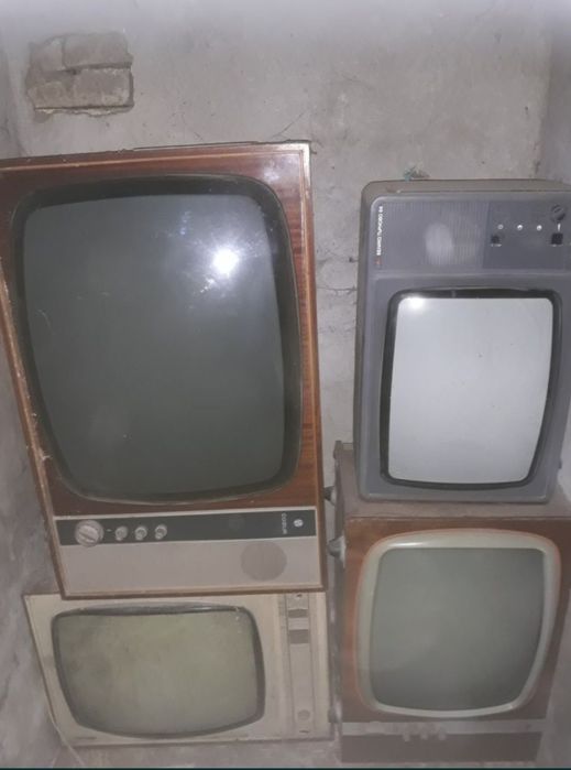 Продавам ретро телевизори.