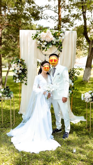 Свадьебное платье 25,000