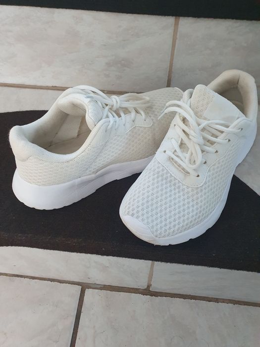 Adidasi unisex frumosi