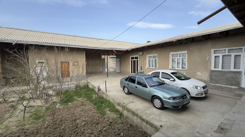 Продаётся дом, в центре города.