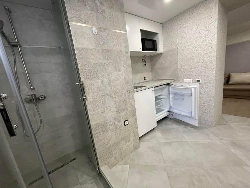 Дава се под наем Едностаен апартамент в Варна, Център - 30 кв.м за 448.8 € - Снимка #4