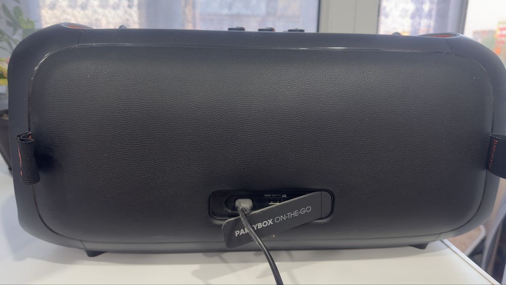 Продам колонку JBL оригинал!