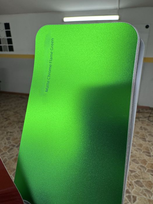 Фолио за облепяне на автомобили