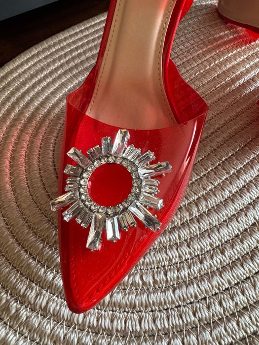 Обувки на висок ток