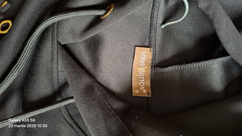 Hoodie negru de dama!