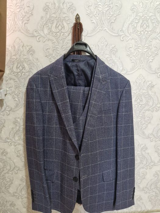 Продам мужские костюмы