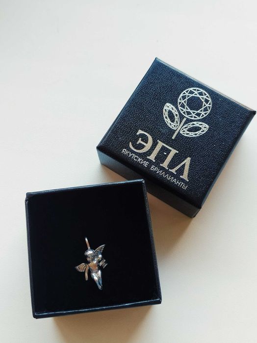 Swarovski, Эпл Даймонд