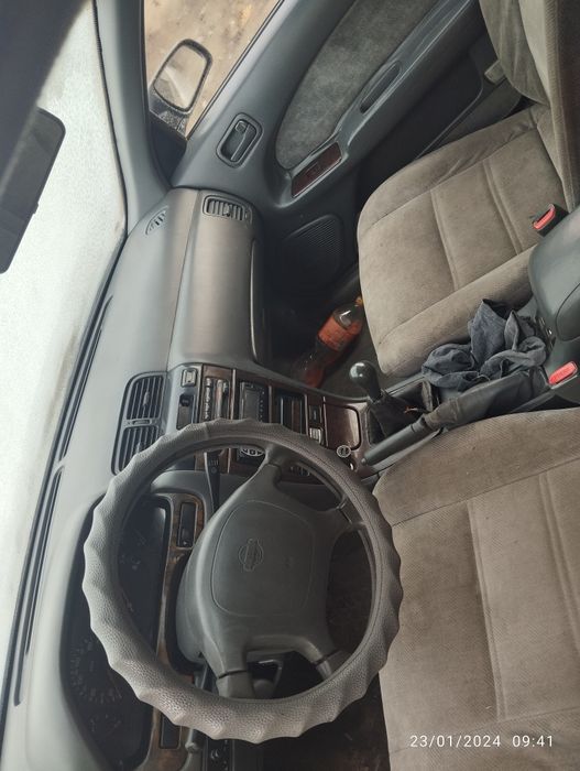 Nissan maxima holati yaxshi  matori yoq