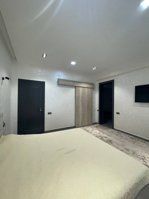 Дом в аренду в хайтек стиле с бассейном!
В центре! Сеульская улица!