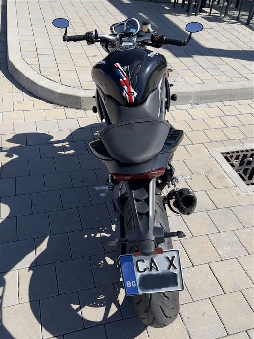 Triumph Speed Triple 1050 продавам