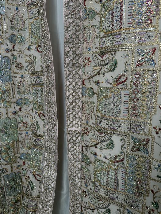 Ansanbl,    abaya
