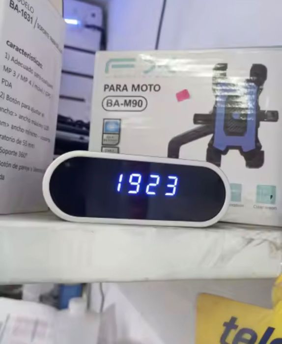 Ceas de birou cu cameră video spion