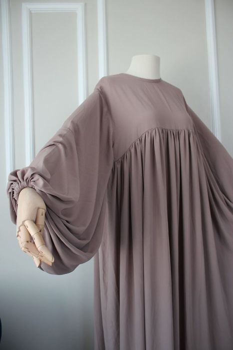 Хиджаб өте кең тұрады