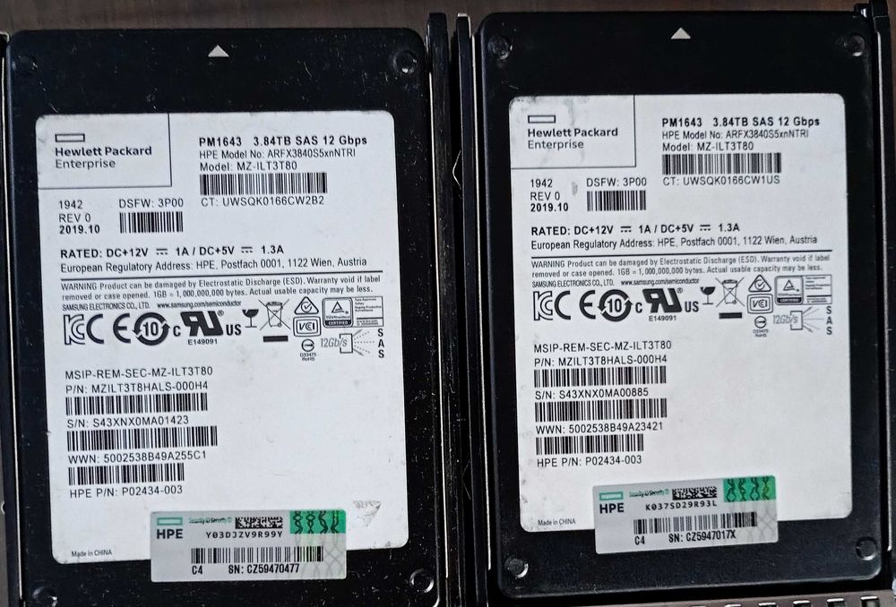 Samsung SSD 3.8TB SAS  2.5"