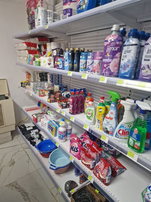 Vind rafturi metalice pentru magazin