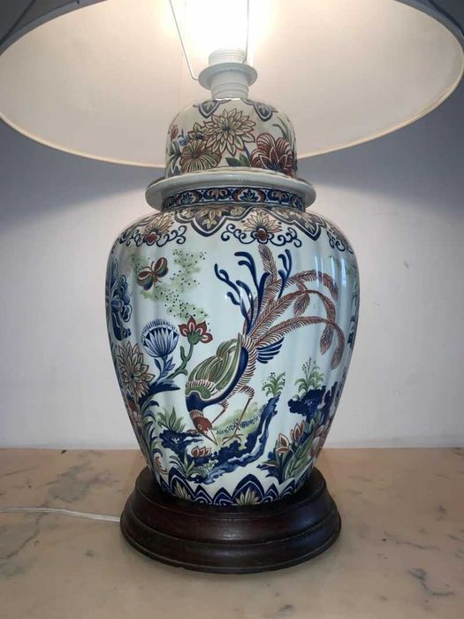 Veioza portelan pe soclu de lemn