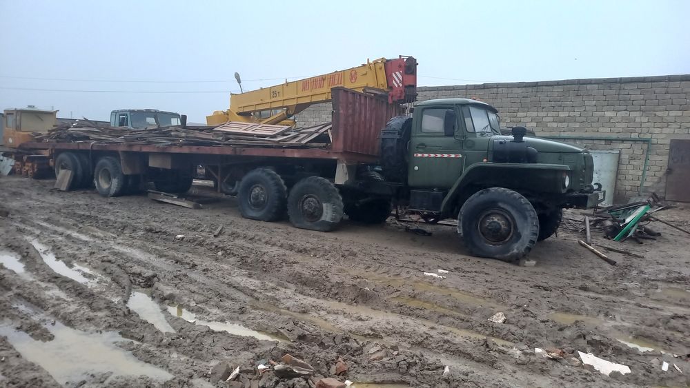 Продаётся Урал полуприцеп.