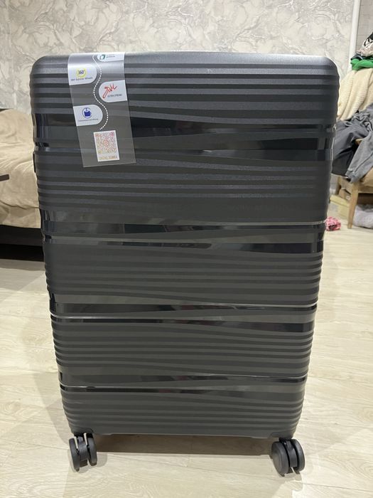 Продам чемодан новый, обем 100л