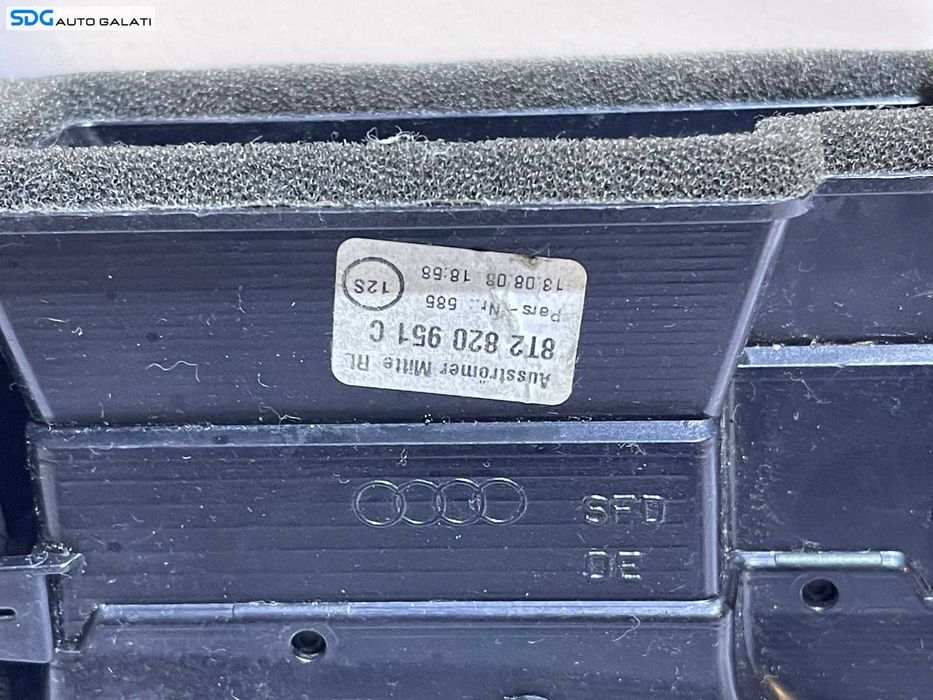 Grila Gura Aer Aerisire Ventilatie Centrala Bord Audi A4 B8 2008 - 2015 Cod 8T2820951C [D0744]