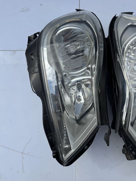 Far Mercedes c-class w204 facelift dreapta/stanga stare impecabila!
