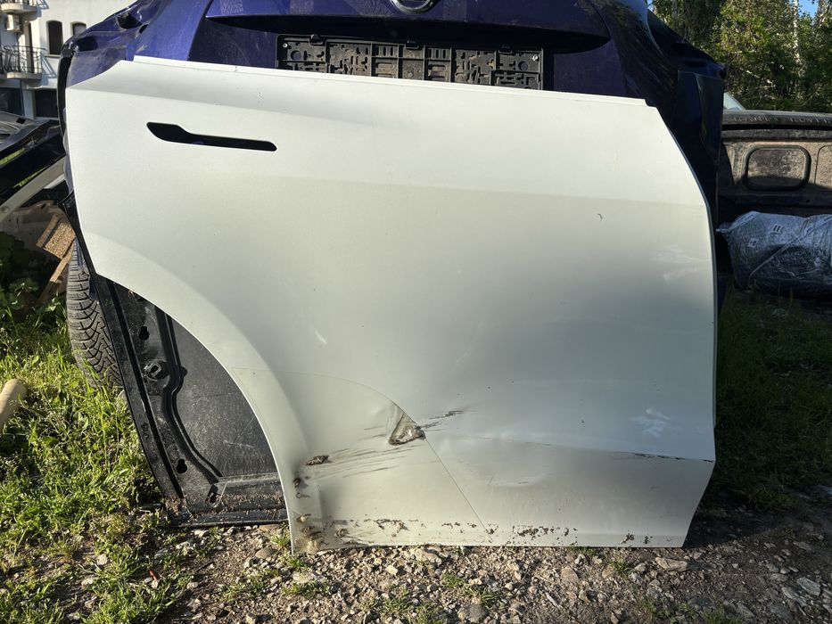 Врата Tesla Model Y