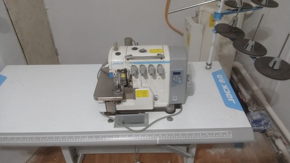 Срочно Продам Оверлок Jack C2-5-M03/333 белый