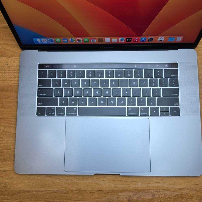 Apple MacBook Pro A1990