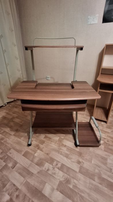 Продаю компьютерный стол