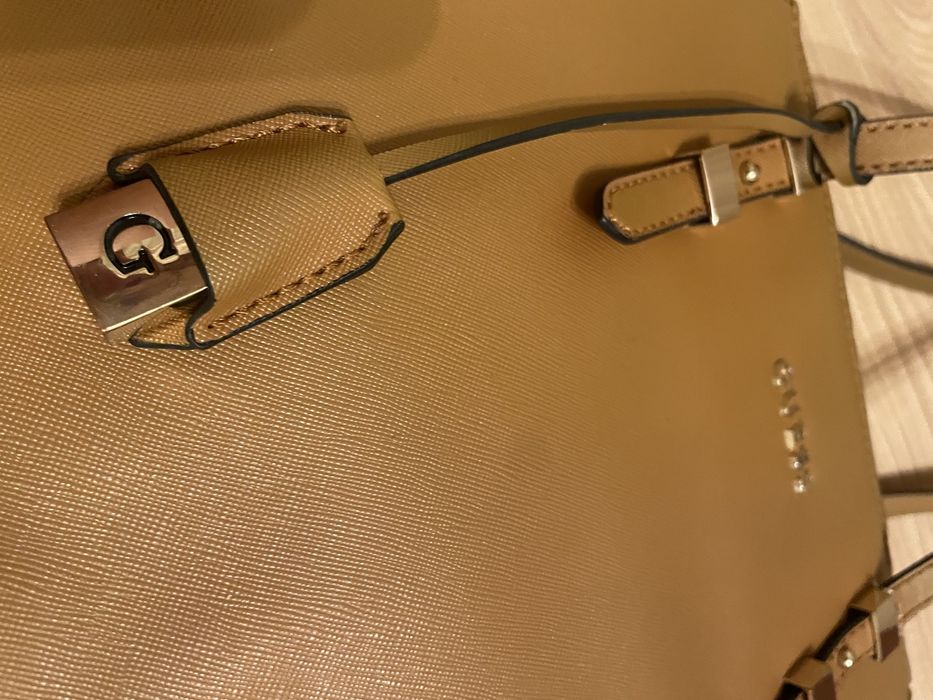 Чанта Guess