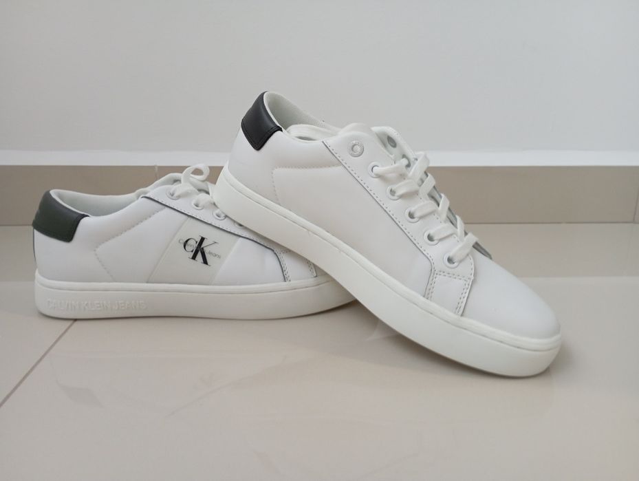 Vând pantofi sport