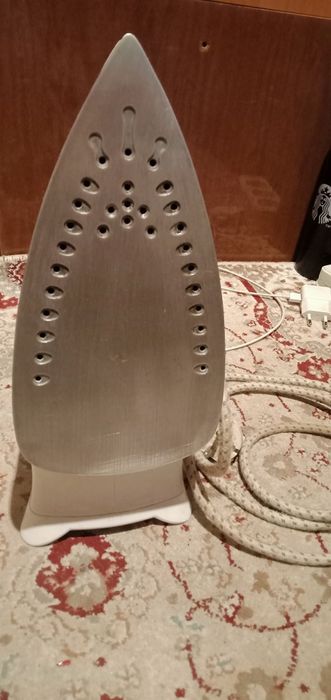 Утюг фирмы ,,BINATONE"  model no:SI-2000A