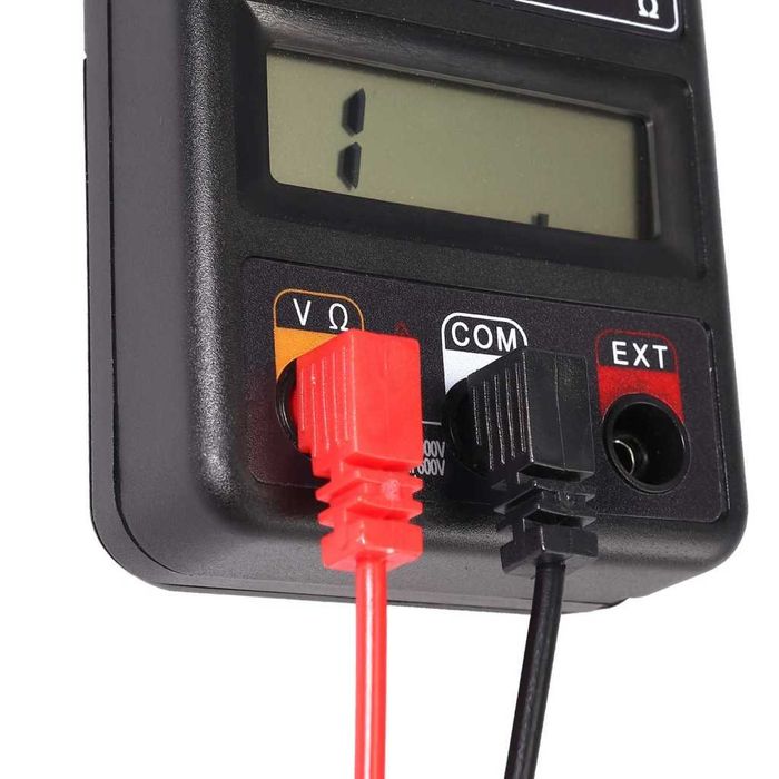 Преносим дигитален мултиметър с амперклещи