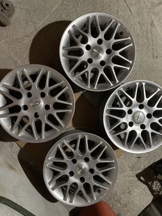 продавам 4 алуминиеви джанти 15 в отлично състояние