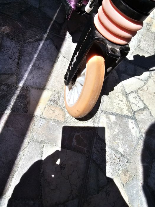 Детска тротинетка с окачване и спирачка