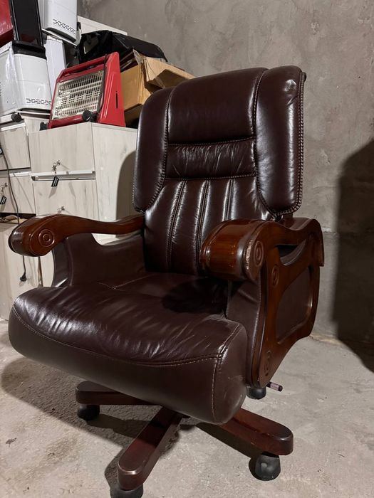 Kreslo sotiladi holata Alo  Va boshqa Kereslo stular mebilaram Bor