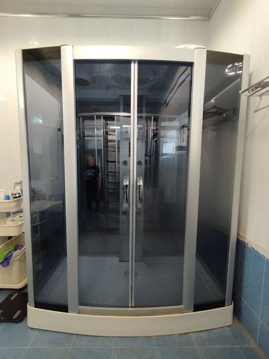 Душевой кабина сотилади размер 175 см х 80 см б/у