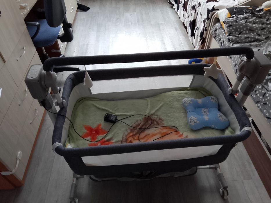 Продам кроватку для новорождённых