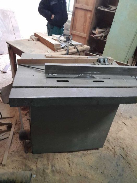 Машини за дървообработка Банциг Циркуляр Фреза Абрихт Метална преса