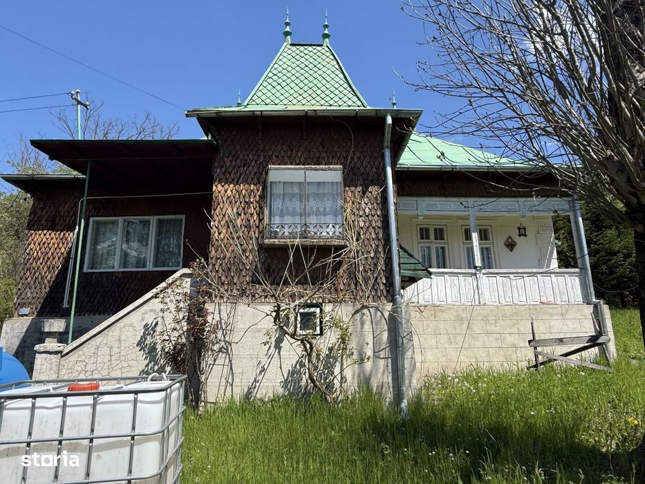 Casă parter+mansarda 100mp + beci, cu teren intravilan 1400 mp