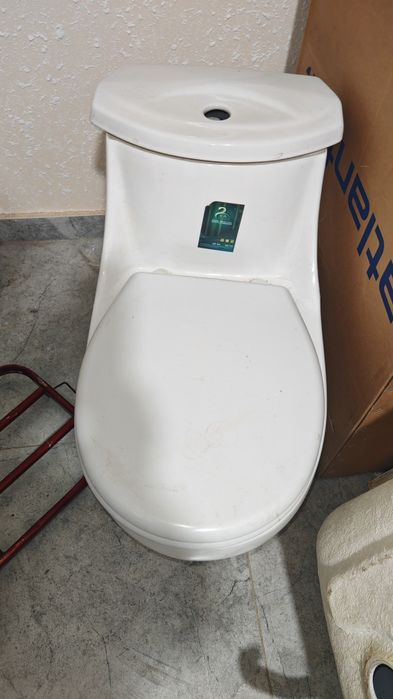 Унитаз продам недорого